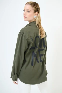 Fashion KIKISIX CAMICIA MILITARY CON STAMPA DIETRO E BOTTONI GIOIELLO VERDE MILI