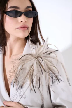 Fashion KIKISIX GIACCA CROP DOPPIO PETTO CON SPILLA PIUME BEIGE