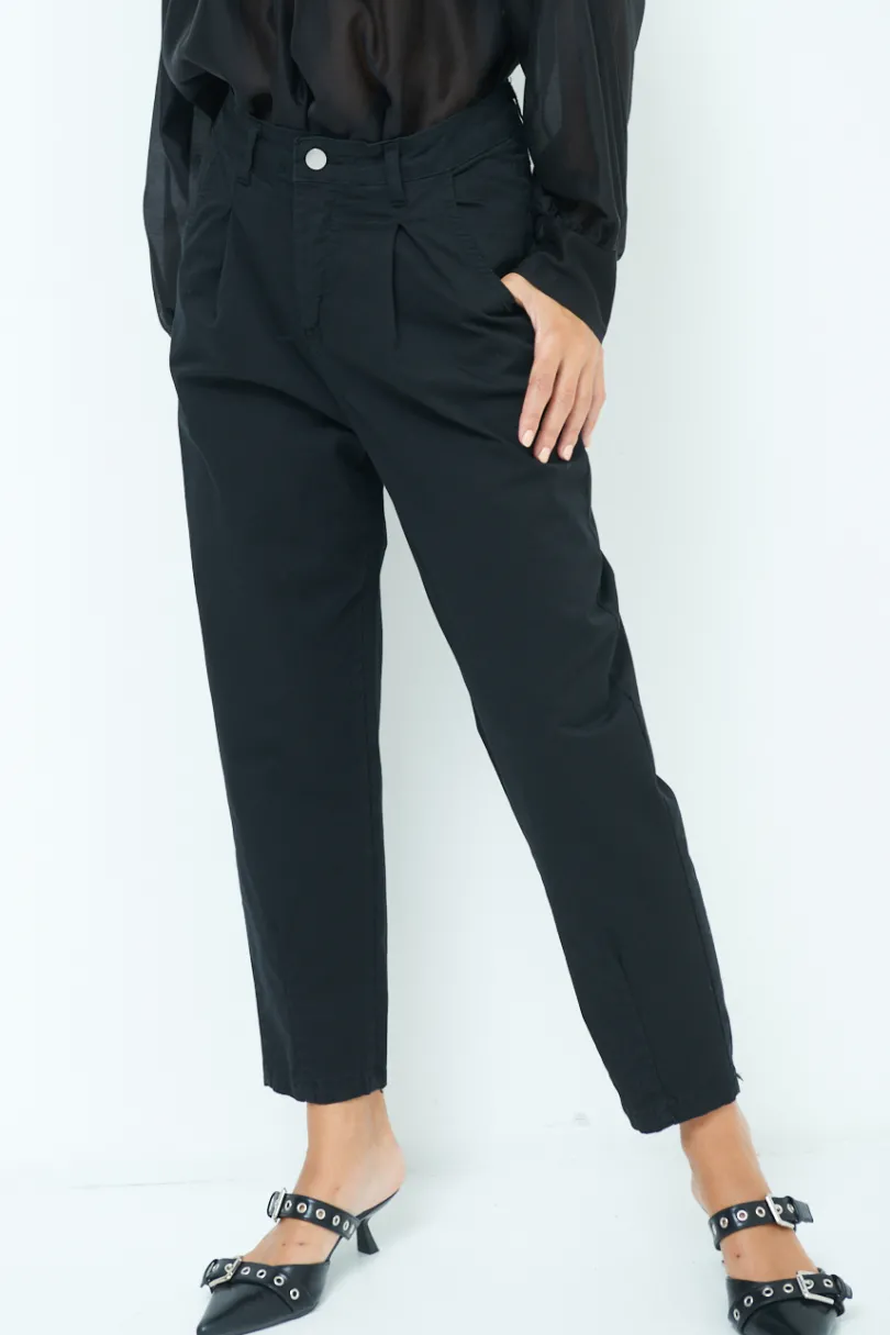 Outlet KIKISIX PANTALONE CARROT CON PINCE NERO