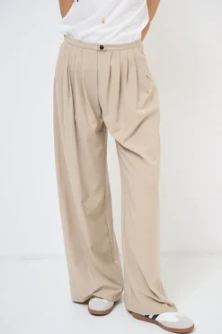 Fashion KIKISIX PANTALONE CON PIEG. BOTTONE BEIGE