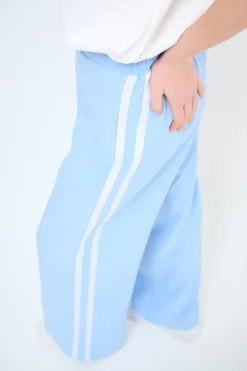 New KIKISIX PANTALONE LARGO CON BANDA CELESTE